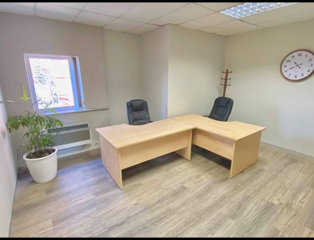 18M² BUILDING TO LET IN FOURWAYS